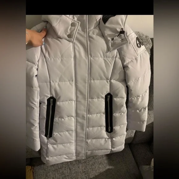 Brand-New Moose Knuckles Winter Jacket - Women’s Size S with Simon’s dust bag ! - Picture 6 of 13